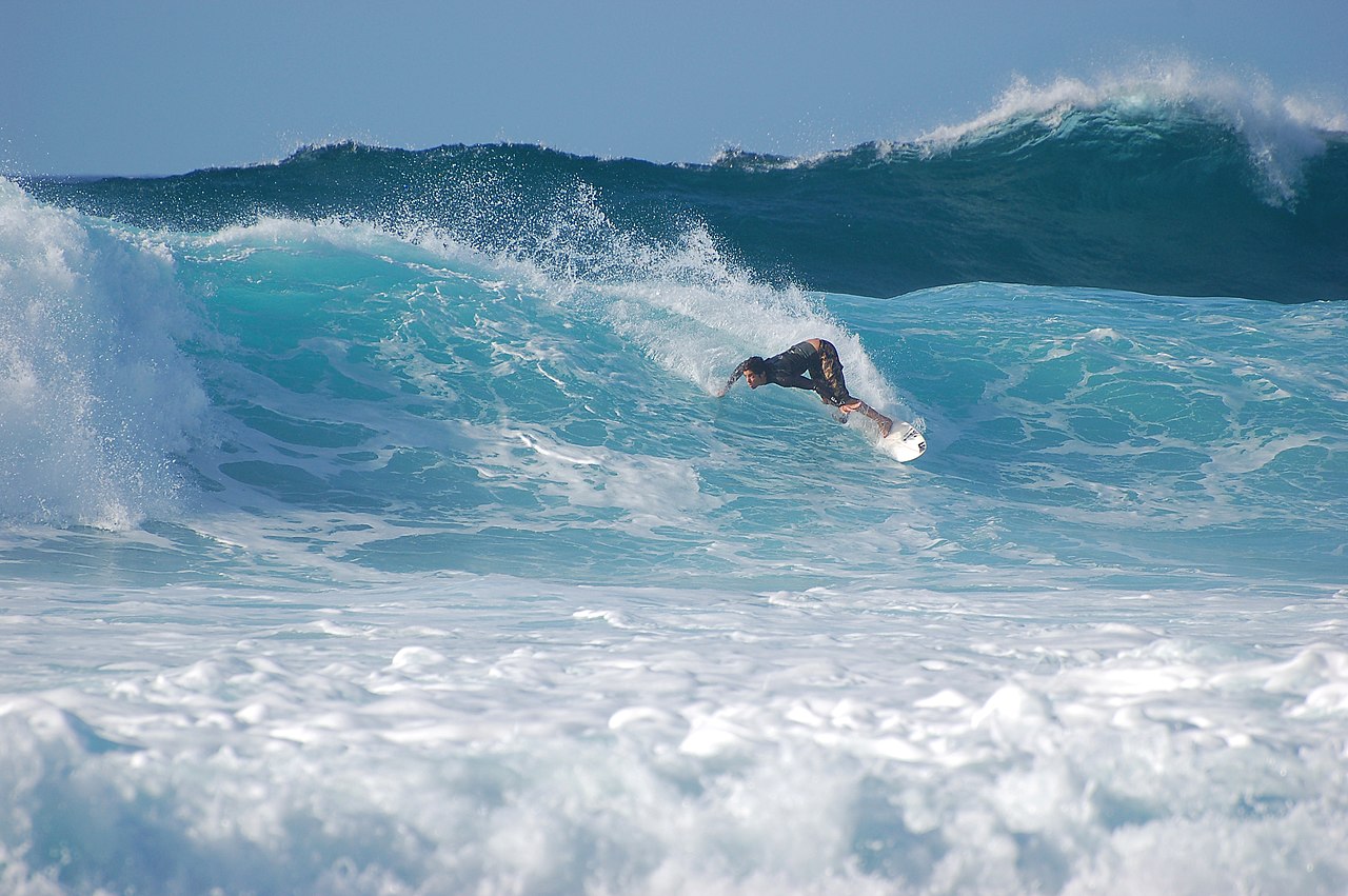 Waves crashing on the North Shore